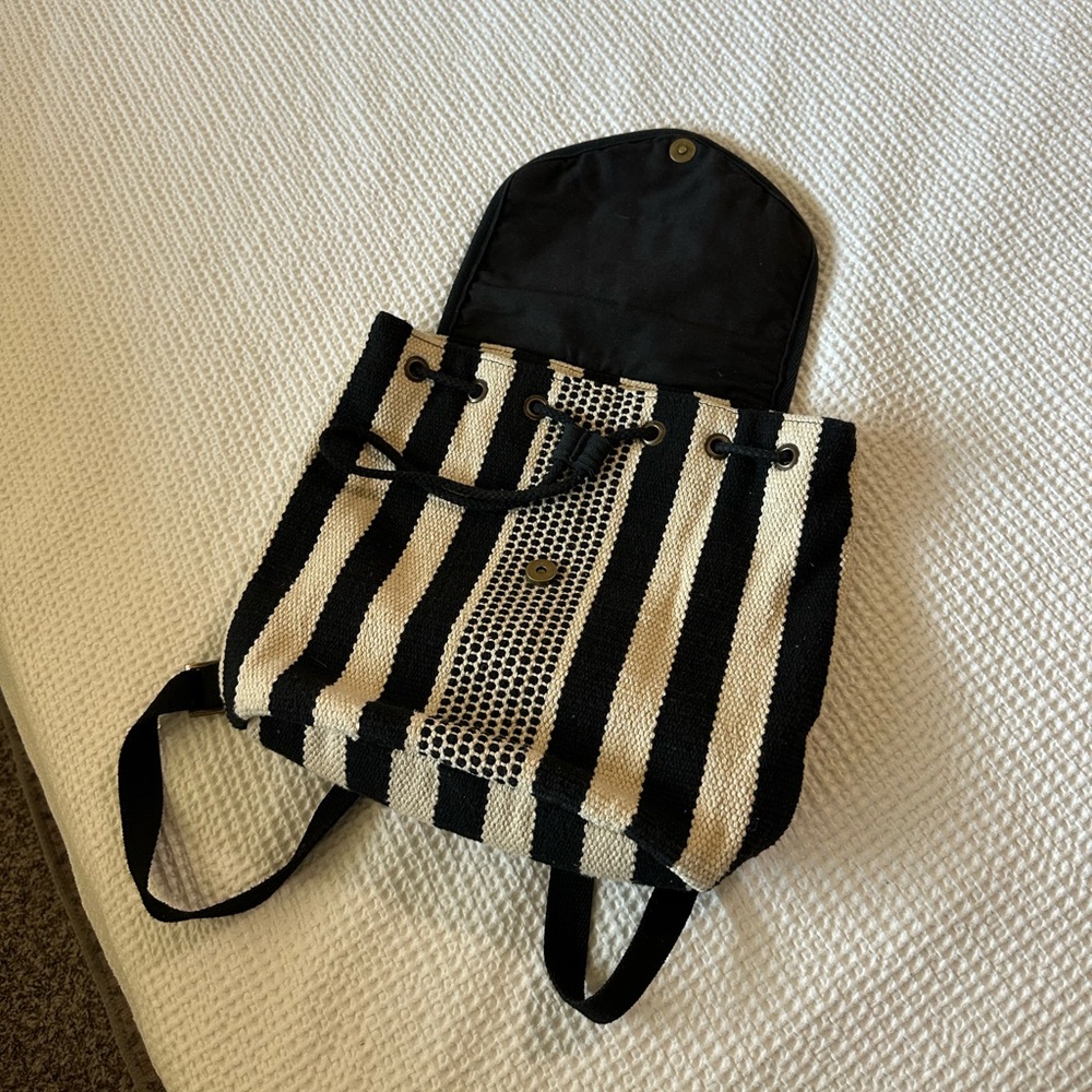 Universal Thread black & cream striped backpack